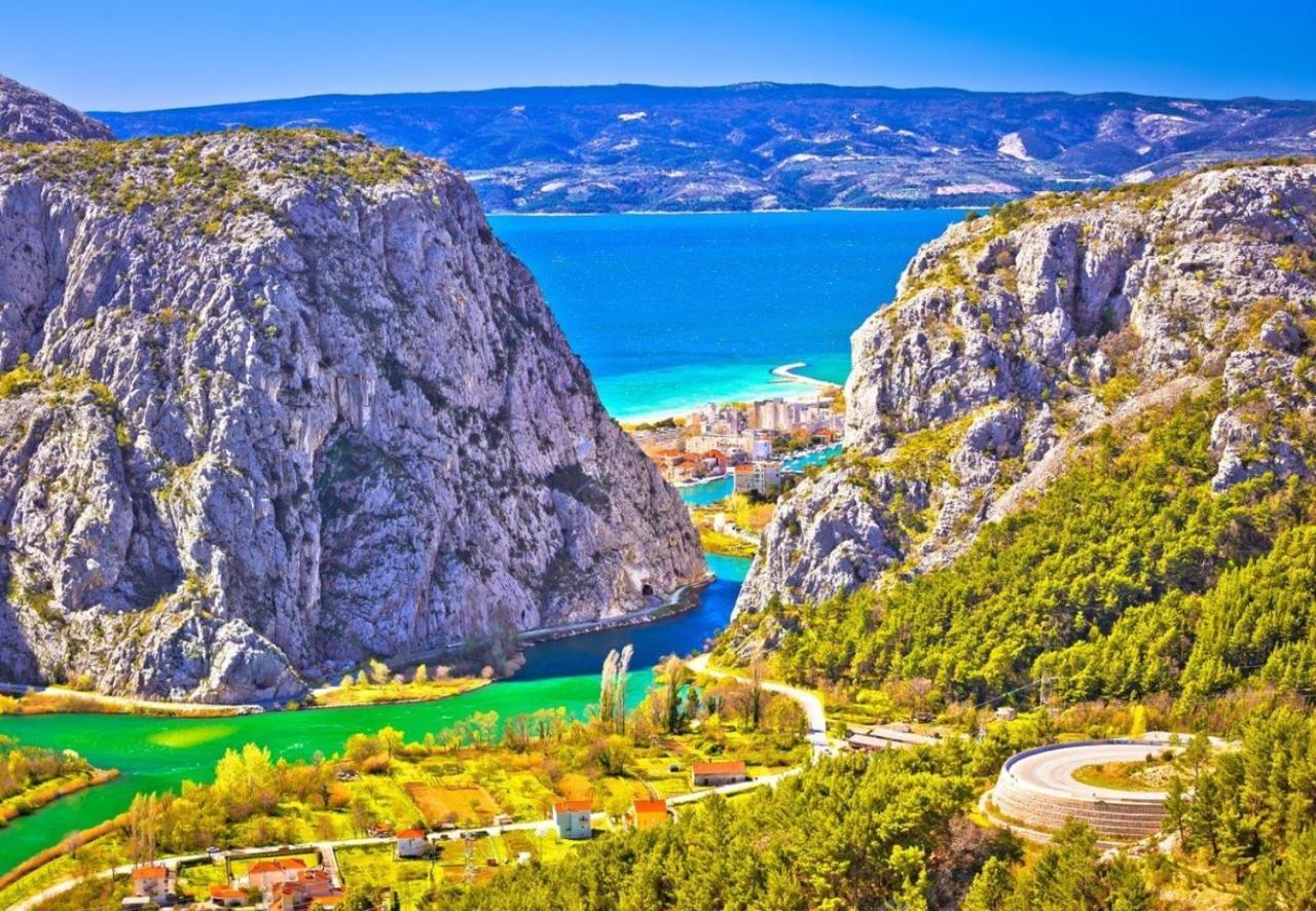 Apartments & Restaurant Galeb Marusici  Eksteriør billede